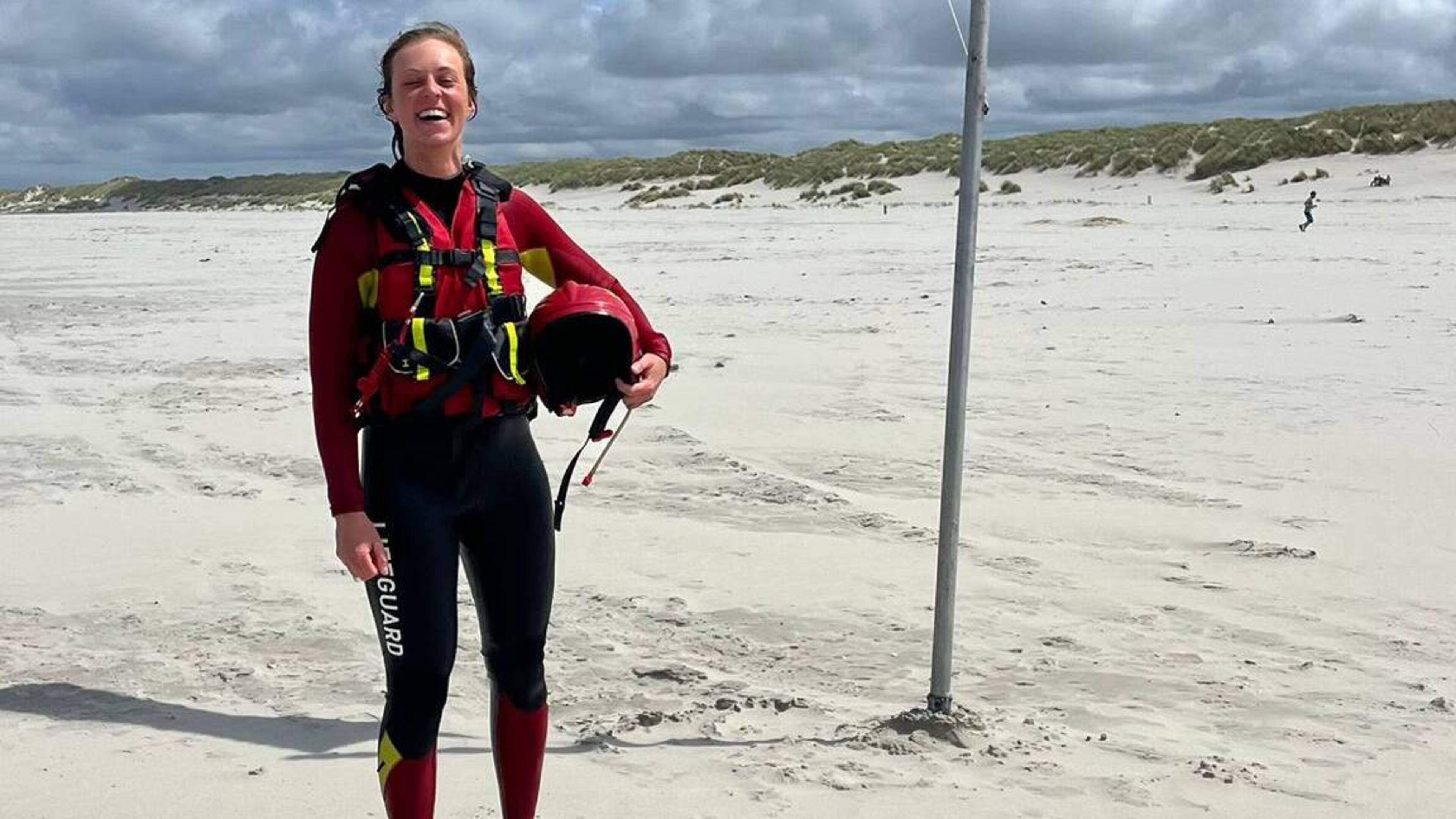 Lifeguard Manon (35): ’Met mijn verrekijker speurde ik het water af op zoek naar de vermiste kajakkers’
